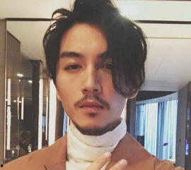 胡子哥视频短发吃瓜,短发吃瓜趣味横生